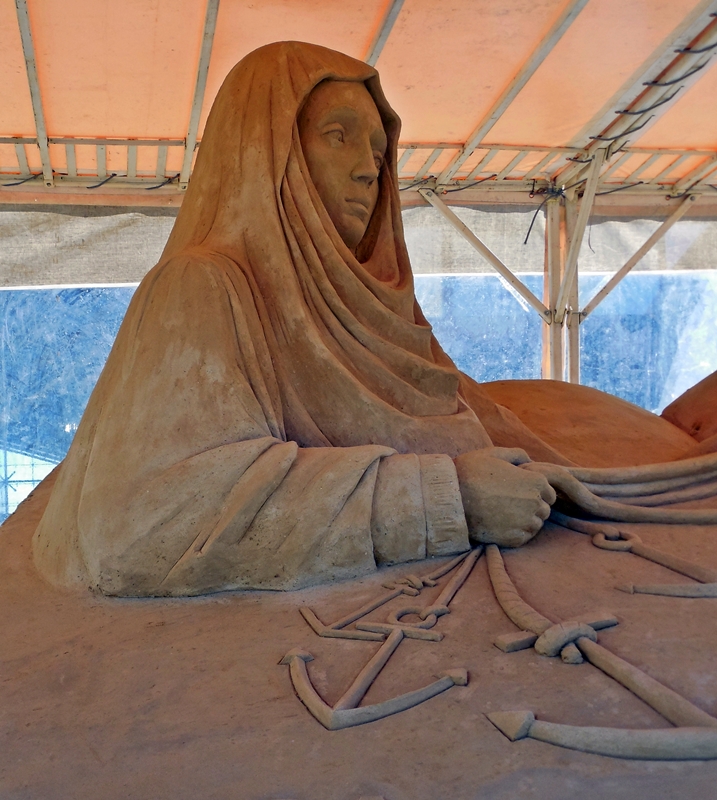 DSCN2805 sand sculpture