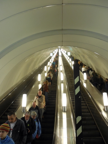 Admiralteyskay station - Escalator to infinity